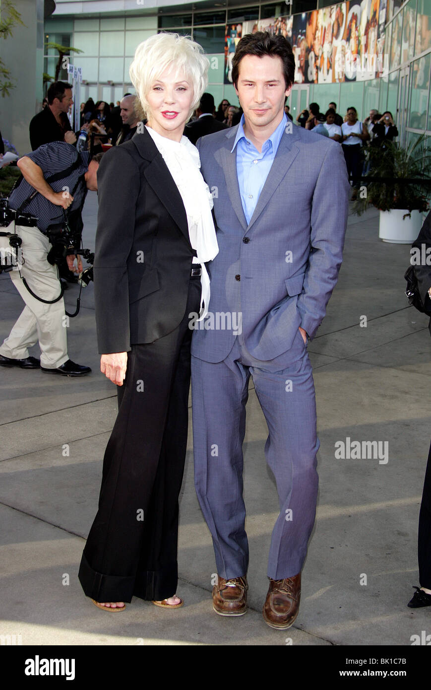 PATRICIA TAYLOR KEANU REEVES THE LAKE HOUSE WORLD PREMIERE CINERAMA DOME HOLLYWOOD LOS ANGELES USA 13 June 2006 Stock Photo
