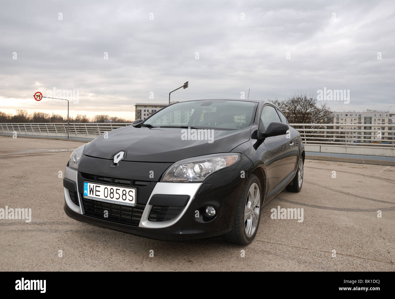 aniversario finalizando eficaz Renault Megane III Coupe 2.0 TCE - MY 2009 - black metallic - two doors  (2D) - French compact coupe - on a car park Stock Photo - Alamy