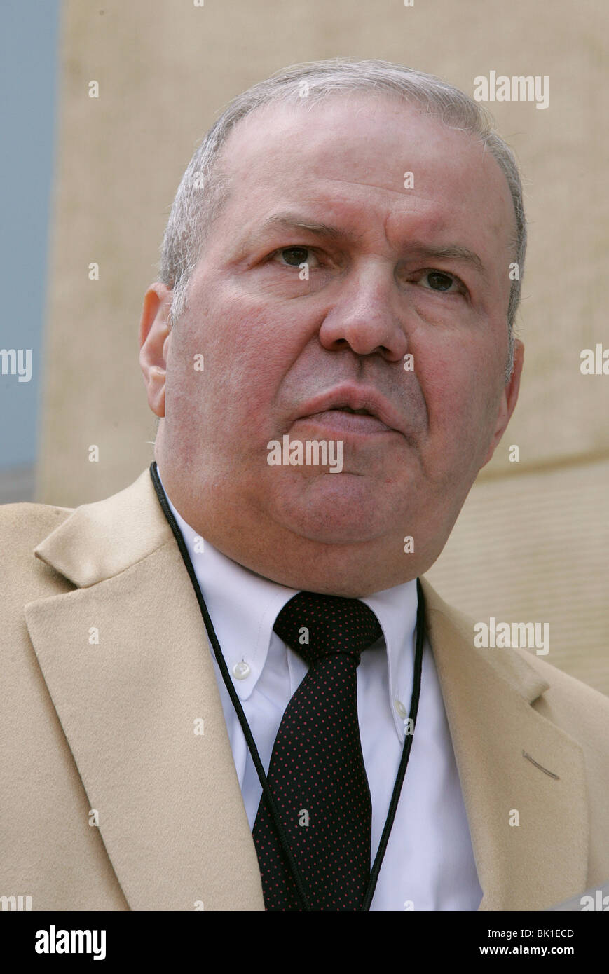 FRANK SINATRA JR. NANCY SINATRA ON THEWALK OF FAME WALK OF FAME HOLLYWOOD LOS ANGELES USA 11 May 2006 Stock Photo