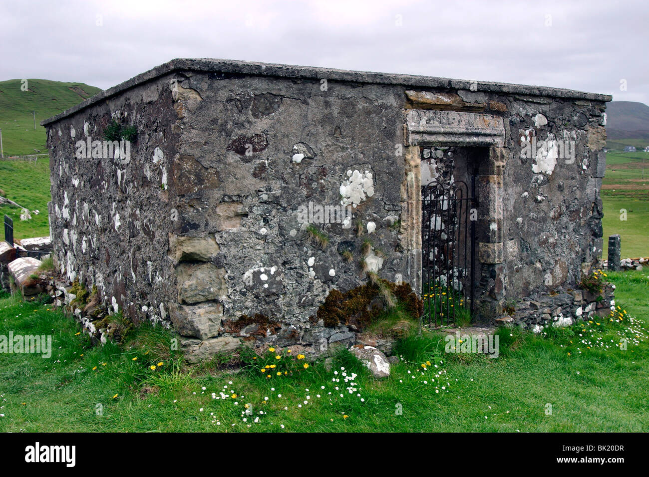 Dr MacLean's tomb, Kilmuir Graveyard, Skye, Highland, Scotland Stock Photo Alamy