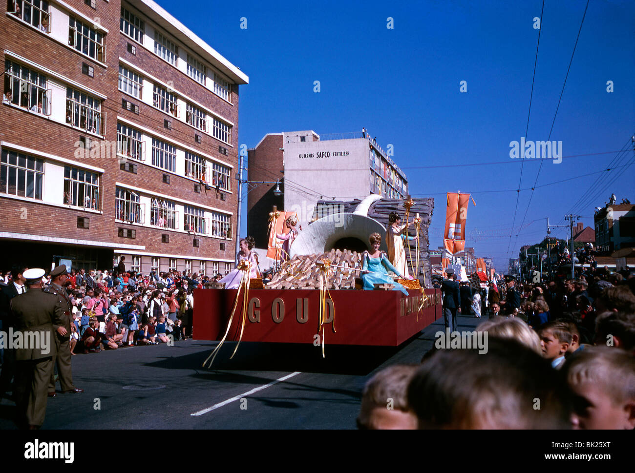 Parade float promoting South African gold (or goud in Afrikaans), during the apartheid era, Durban, South Africa, 1966 Stock Photo