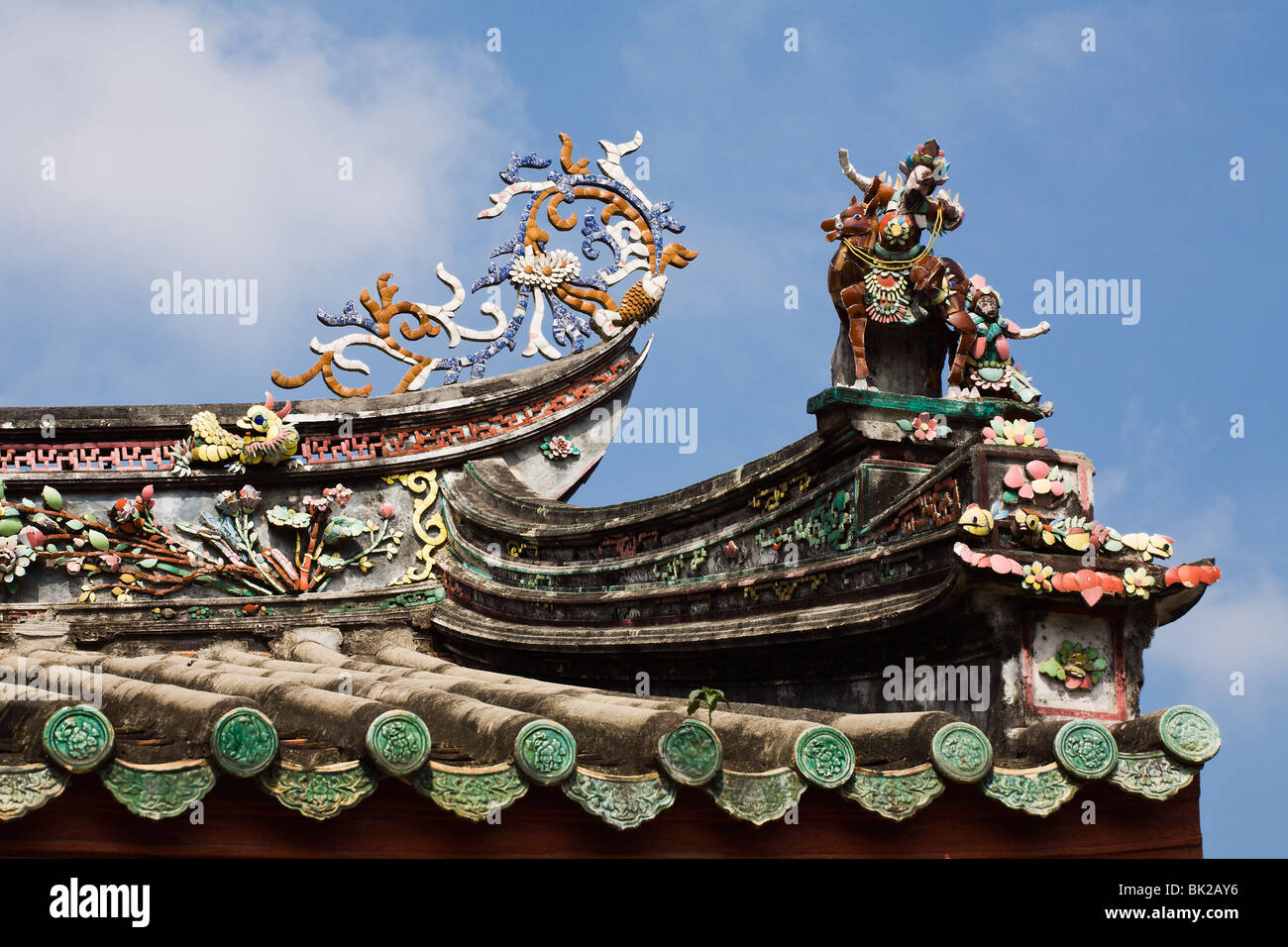 Roof detail on the Asembly Hall of the Chaozhou Chinese Congregation on Nguyen Duy Hieu Street in Hoi An Vietnam Stock Photo