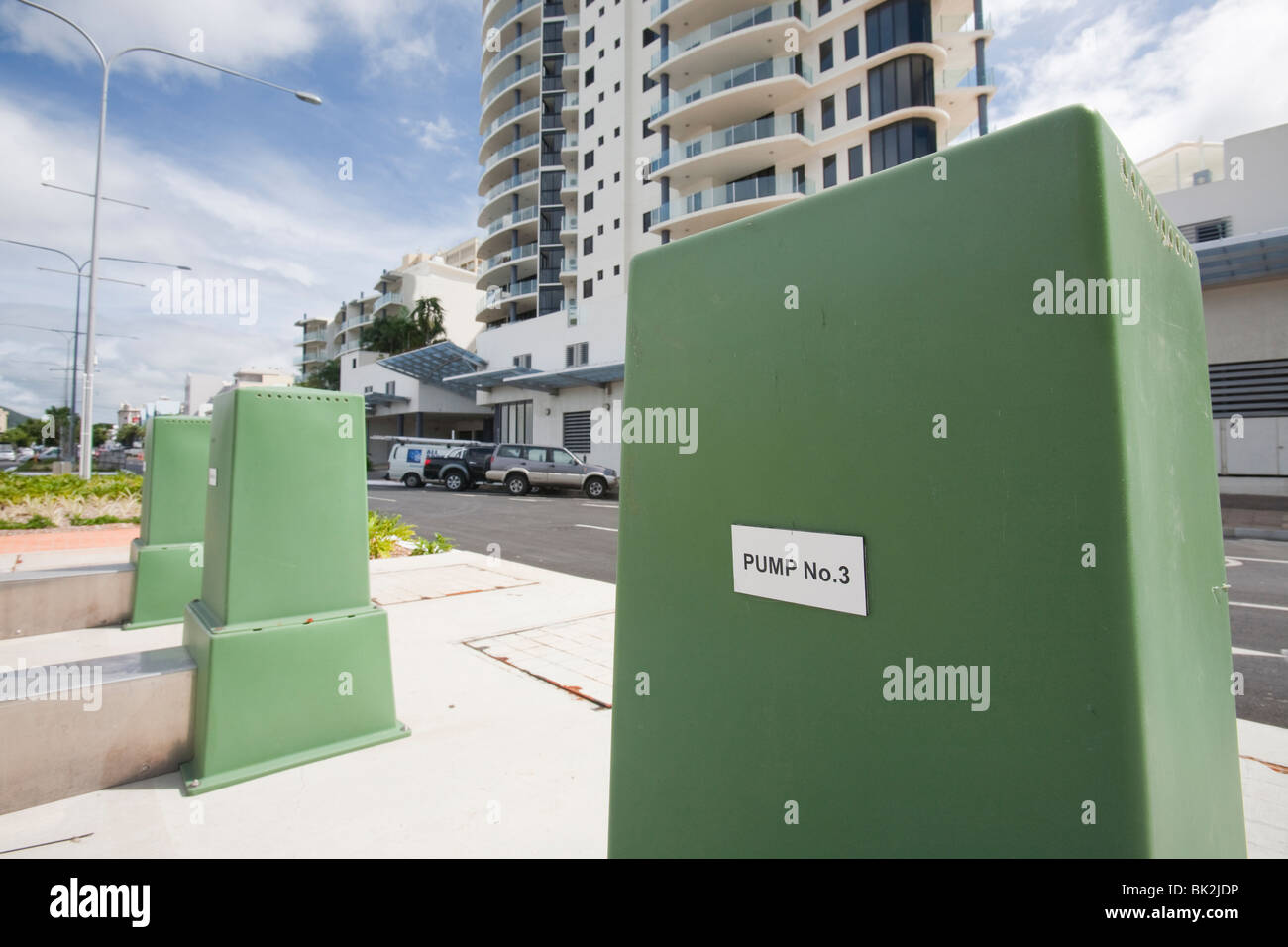 Pumps in Cairns to help deal with flood water exacerbated by sea level