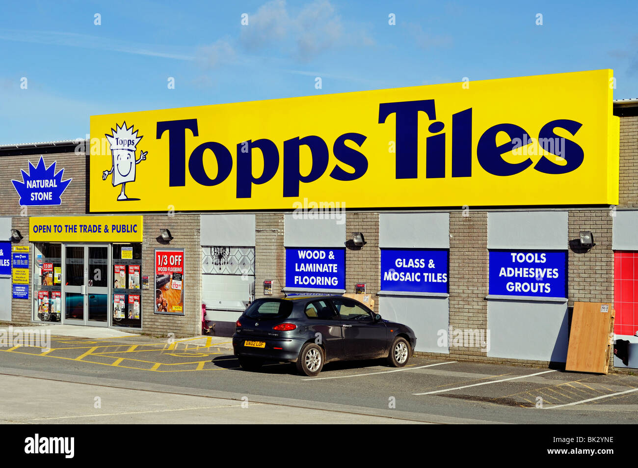 Topps tiles hi-res stock photography images - Alamy
