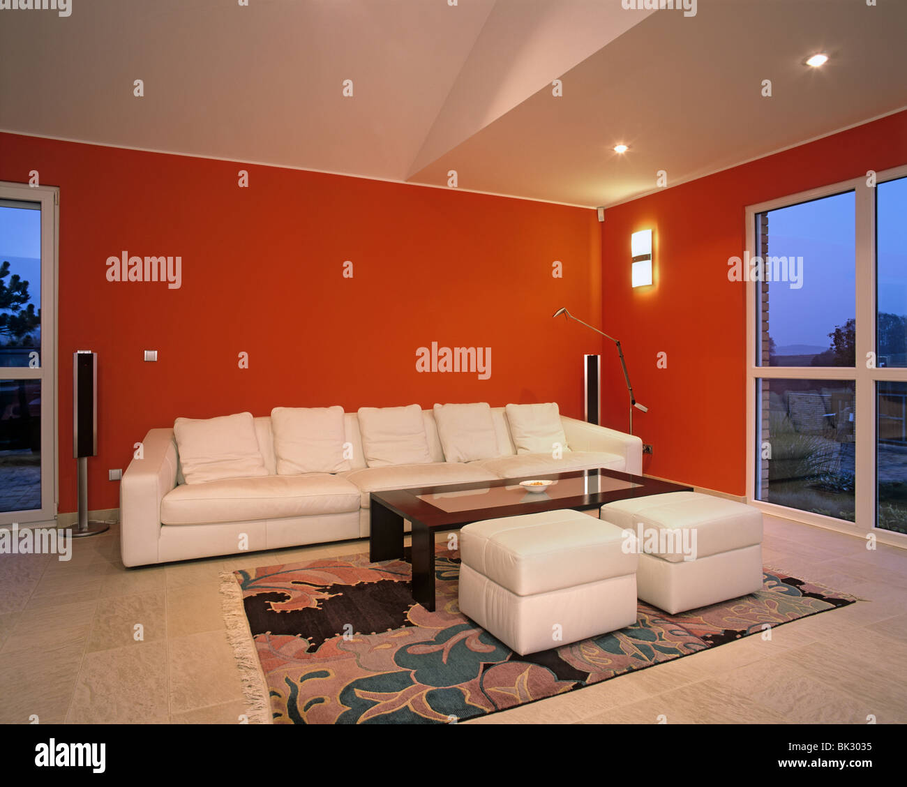 Modern sitting room Stock Photo - Alamy