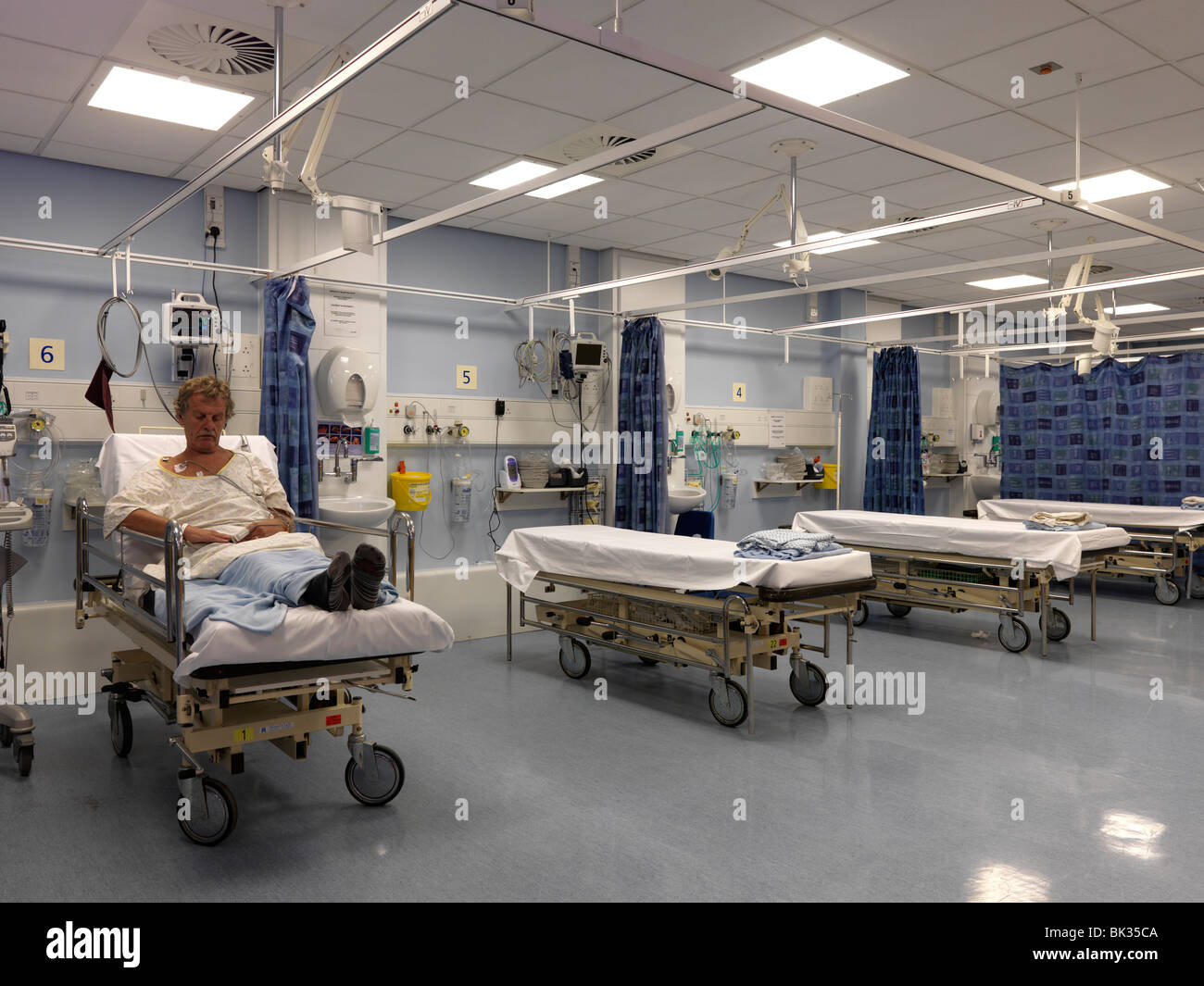 Emergency beds hires stock photography and images Alamy