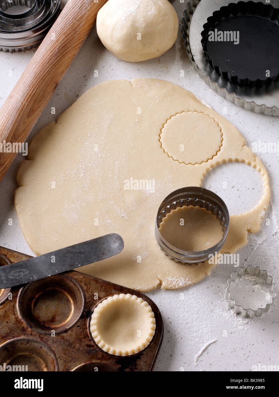Making tarts with pastry rolling pin and cutters Stock Photo Alamy