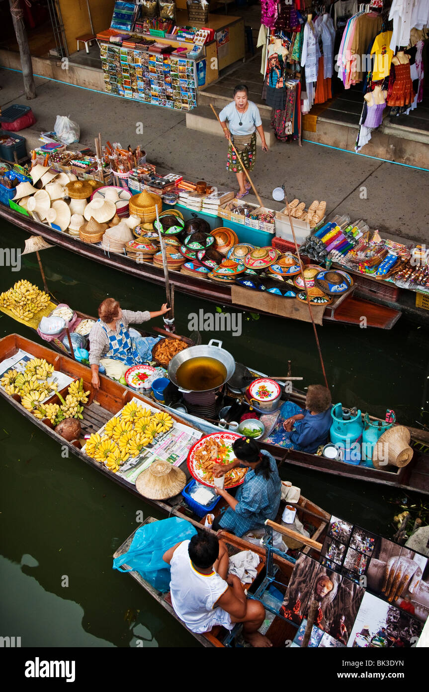 Vendors at Damnoen Saduak Floating Market in Ratchaburi, Thailand. Stock Photo