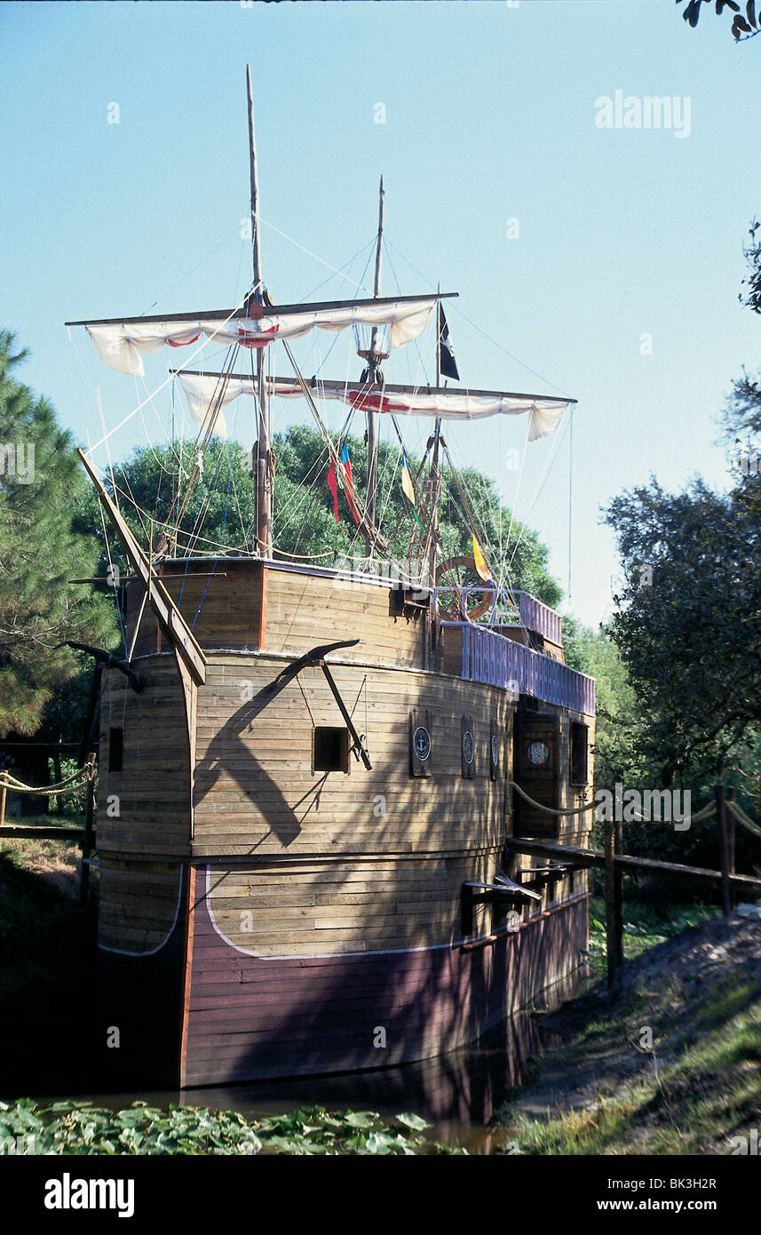 The Boat in the Moat restaurant, a replica 16th century Spanish galleon, at Solomon's Castle in Ona, Florida Stock Photo