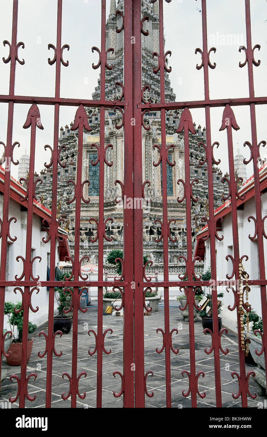 Closed ornamental metal gates at the Buddhist temple Wat Arun in Bangkok, Thailand Stock Photo