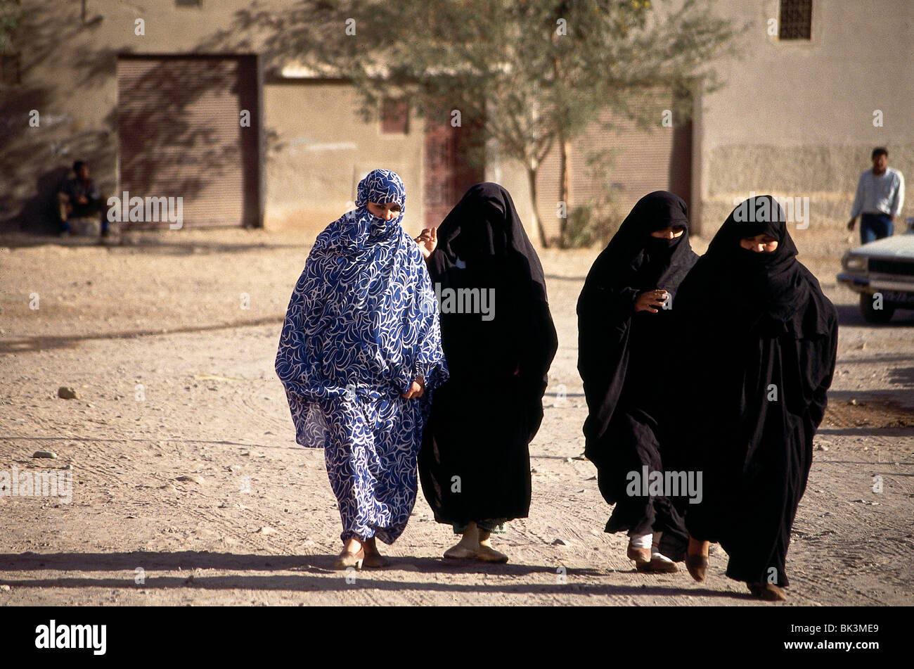 Four Moroccan women walking in Ouarzazate Province near Zagora, Morocco Stock Photo
