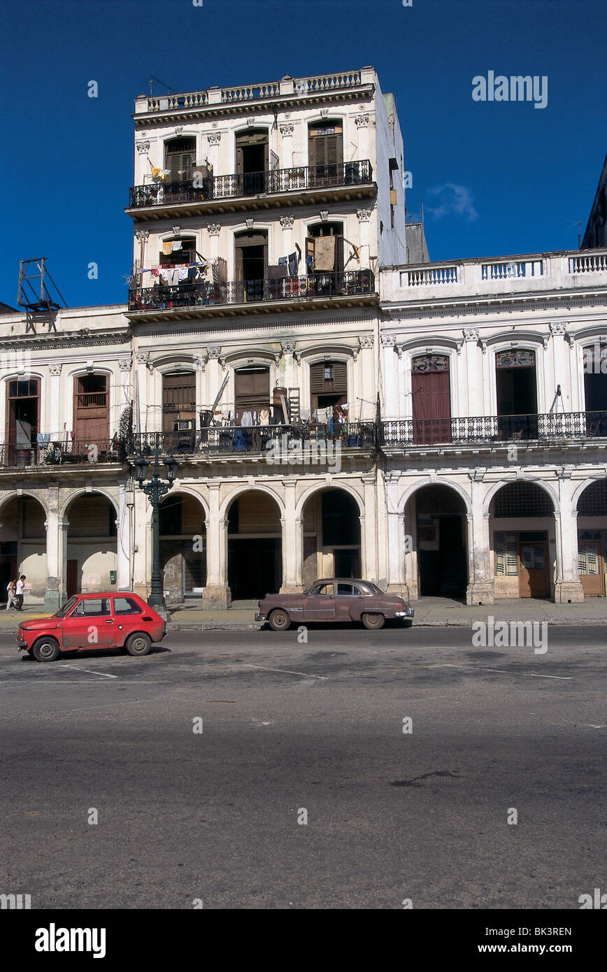 Apartment building in Old Havana, Cuba Stock Photo Alamy