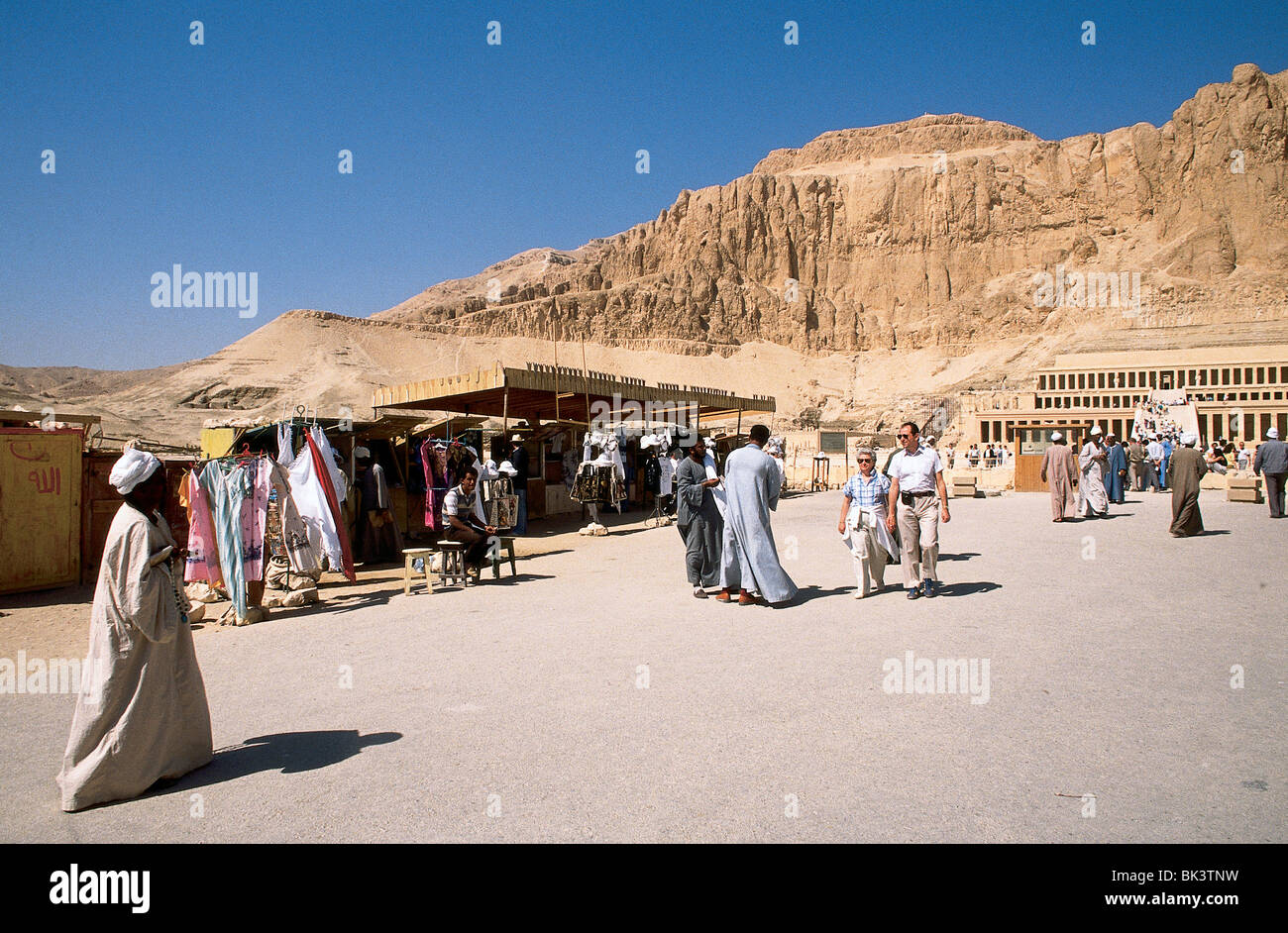 Local vendors & walkway up to Mortuary Temple of Queen Hatshepsut (on ...
