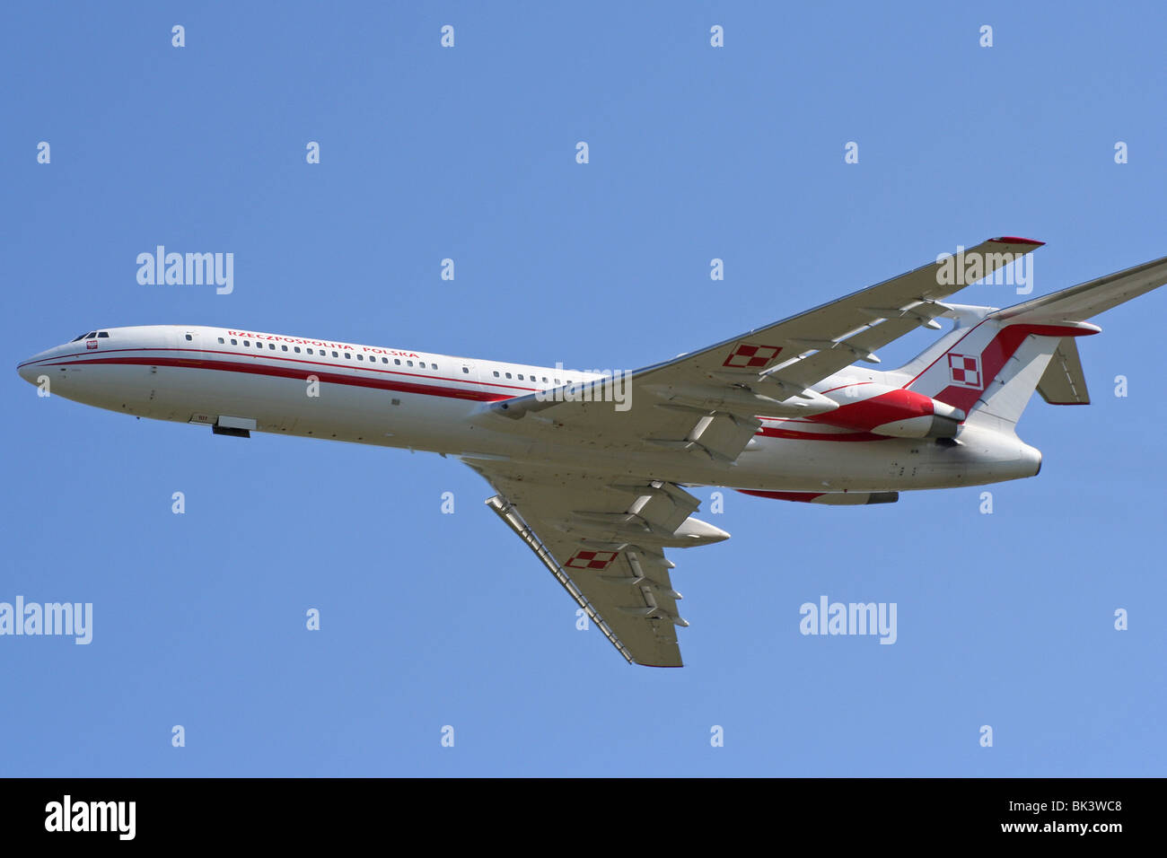 航空機・ヘリコプター CUBANA Tupolev Tu-154 CU-T1756 File:Tupolev Tu-154M Cubana de Aviación CU-T1264 CYQX