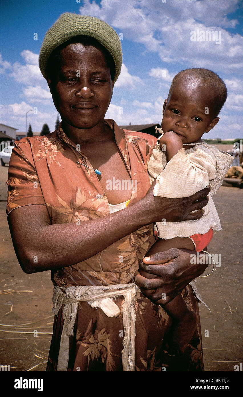 Zimbabwean traditional dress hires stock photography and images Alamy
