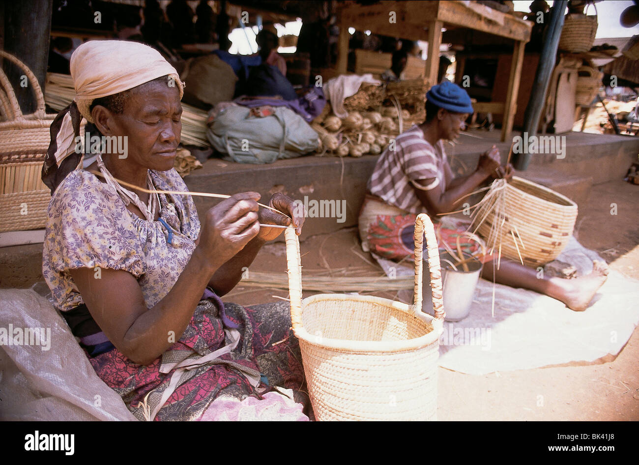 Women weaving baskets in Harare, Zimbabwe Stock Photo Alamy