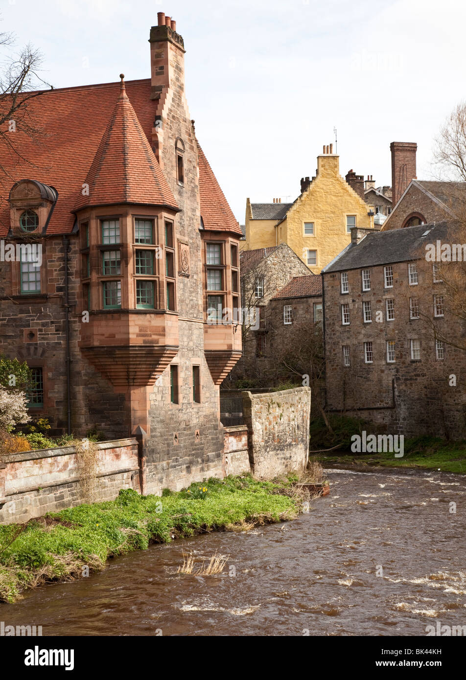 The Water of Leith passing through Dean Village in Edinburgh Stock Photo Alamy