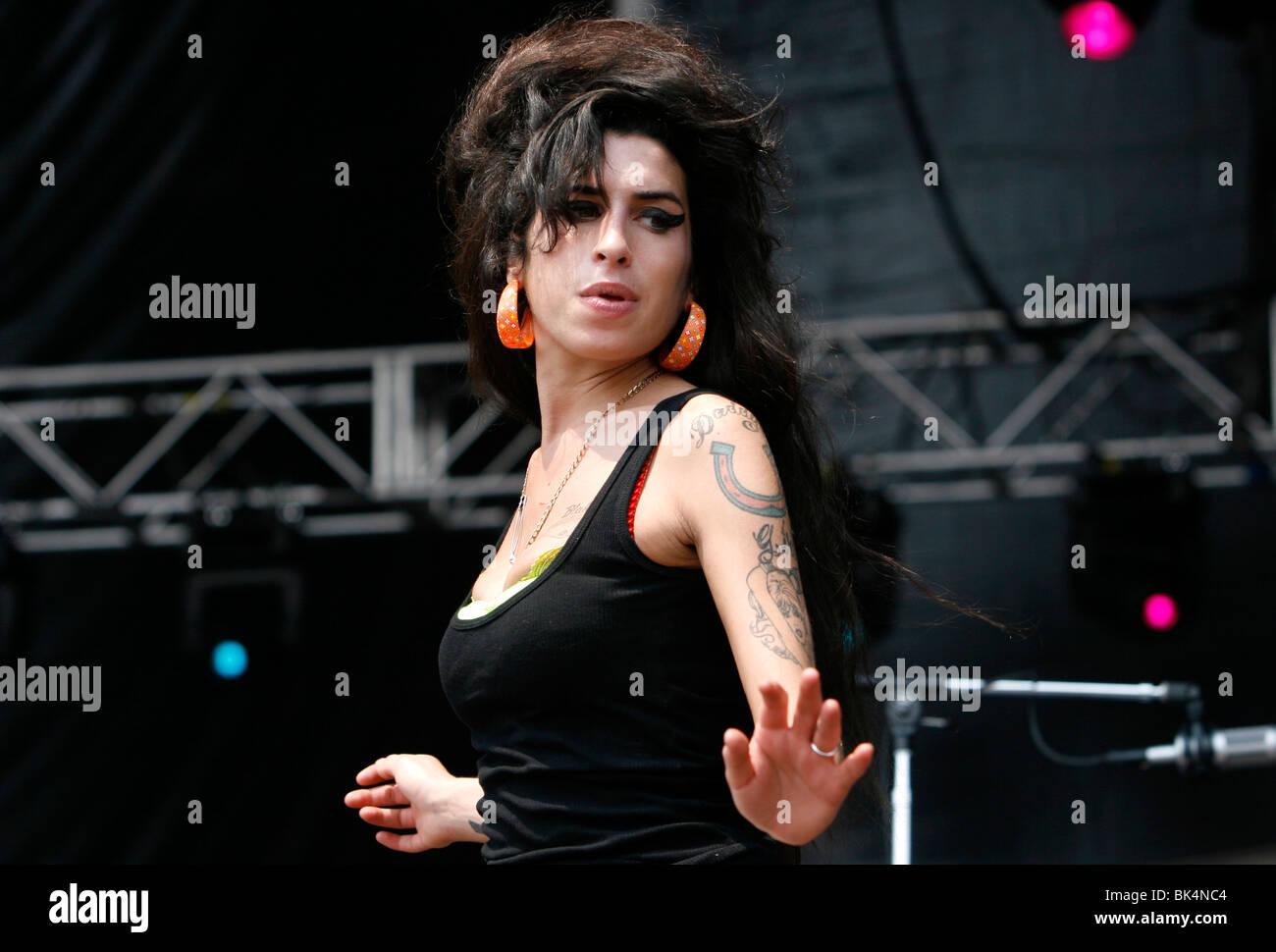 Amy Winehouse performing in concert Stock Photo Alamy