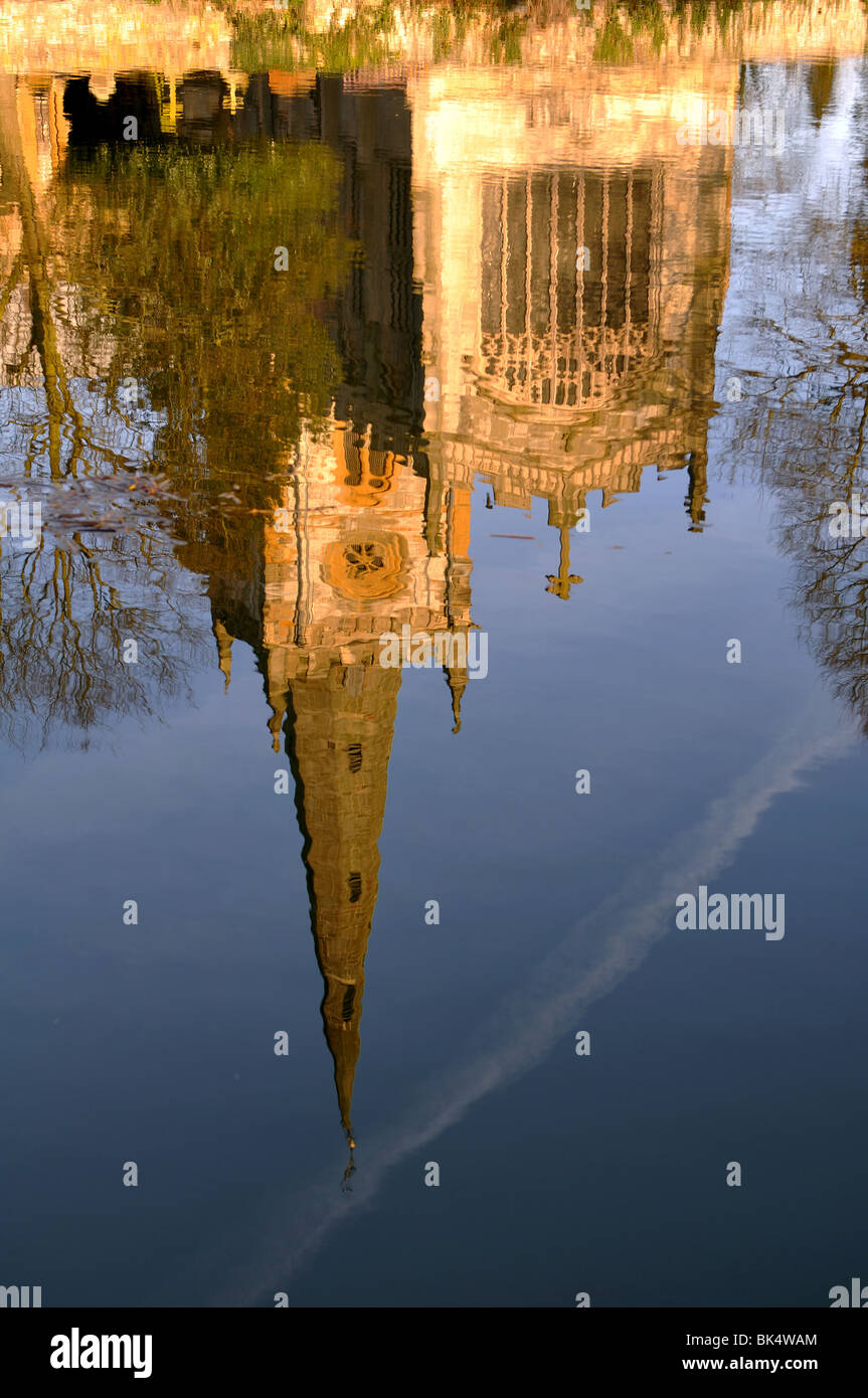 Reflection of Holy Trinity Church in River Avon, Stratford-upon-Avon, Warwickshire, England, UK Stock Photo