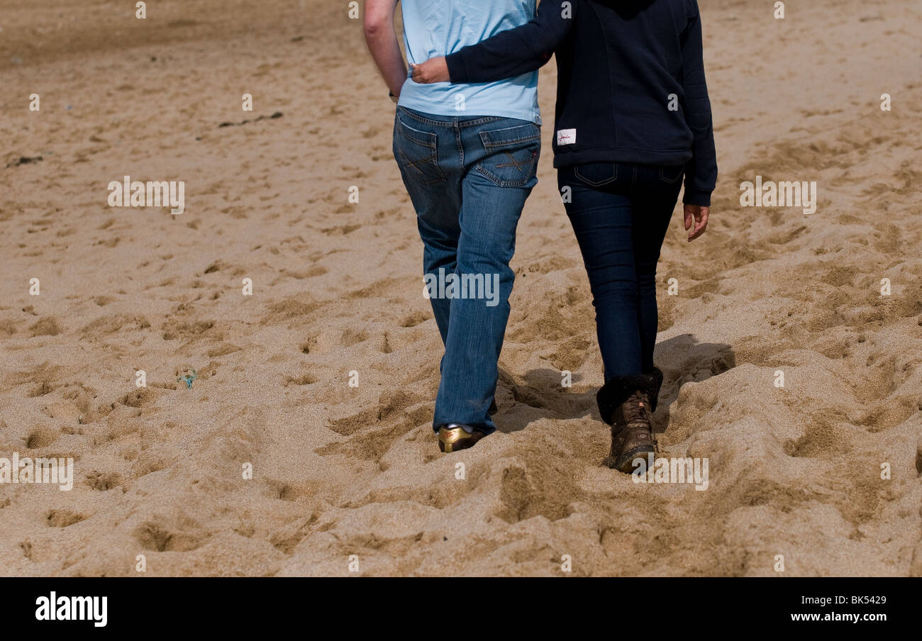Page 2 Couple Walking Arms Around Other High Resolution Stock Photography And Images Alamy Page 2 Couple Walking Arms Around Other High Resolution Stock Photography And Images Alamy