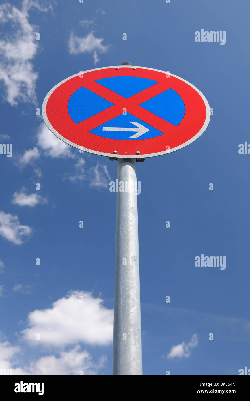 German blue parking sign hi-res stock photography and images - Alamy