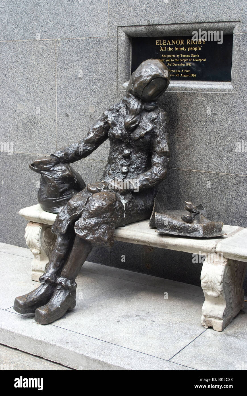 Statue by Tommy Steele of the eponymous woman of the Beatles song, Eleanor Rigby, Liverpool, Merseyside, England Stock Photo