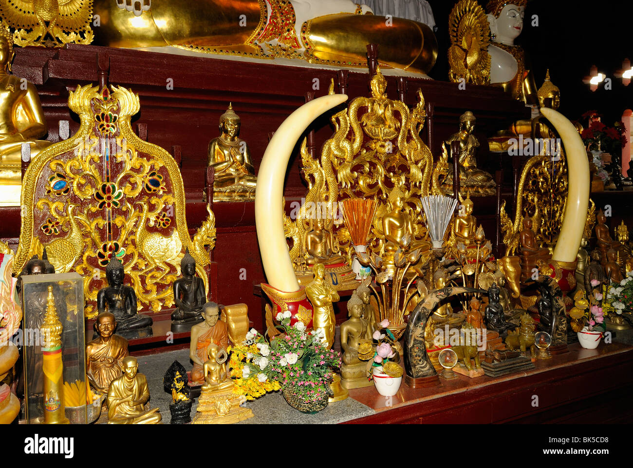 Altar in the temple hi-res stock photography and images - Alamy