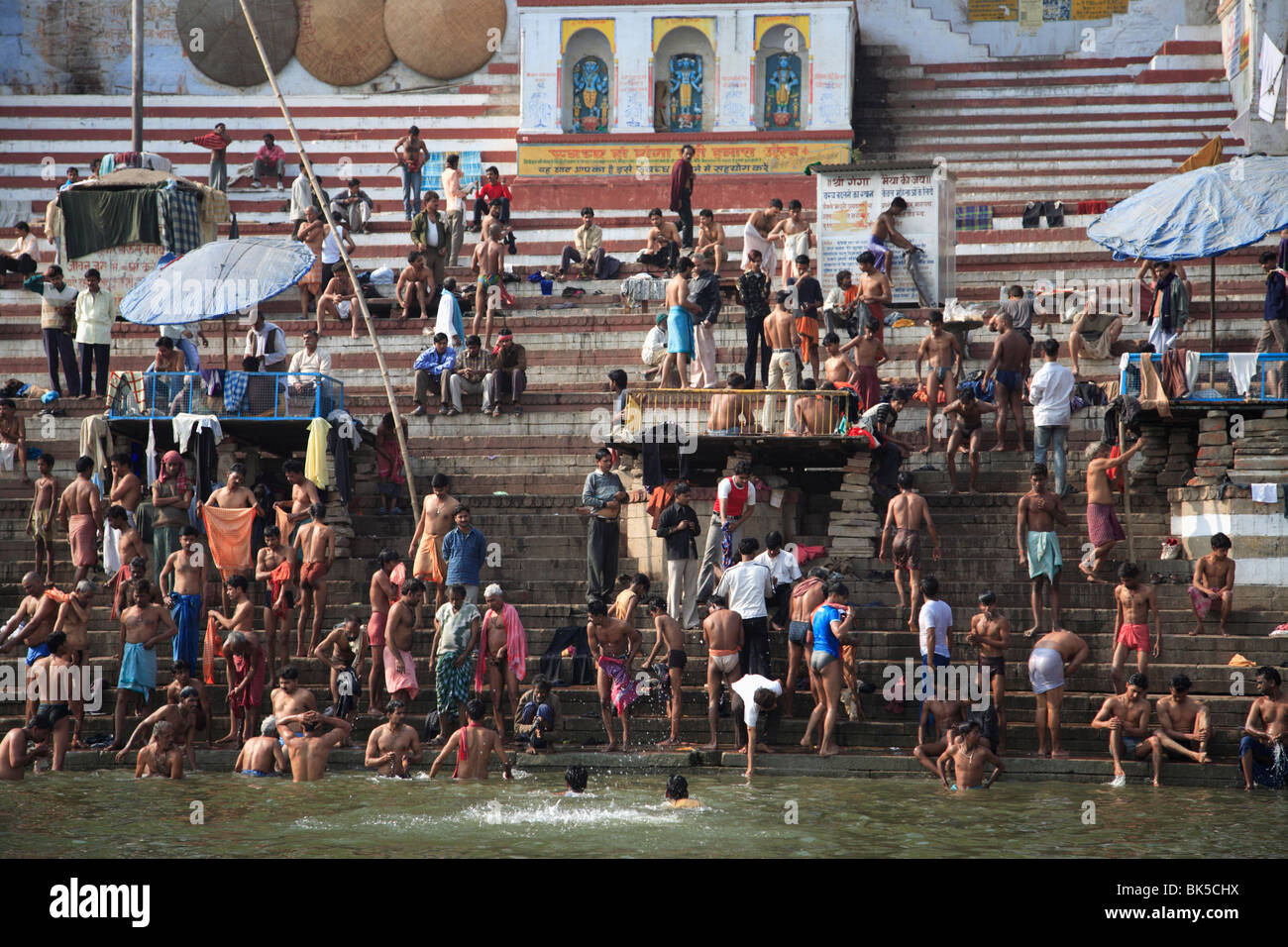 Hindu pilgrims take part in ritual bathing, Ganges River, Varanasi, Uttar Pradesh, India, Asia Stock Photo