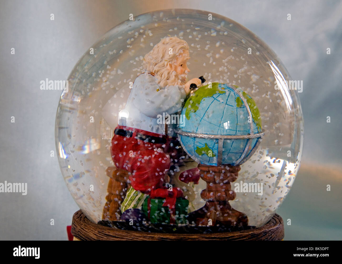 Snow globe hi-res stock photography and images - Alamy