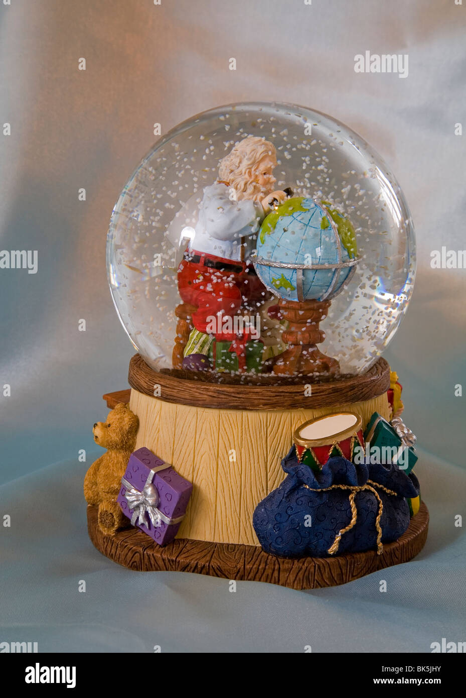 Snow globe hi-res stock photography and images - Alamy