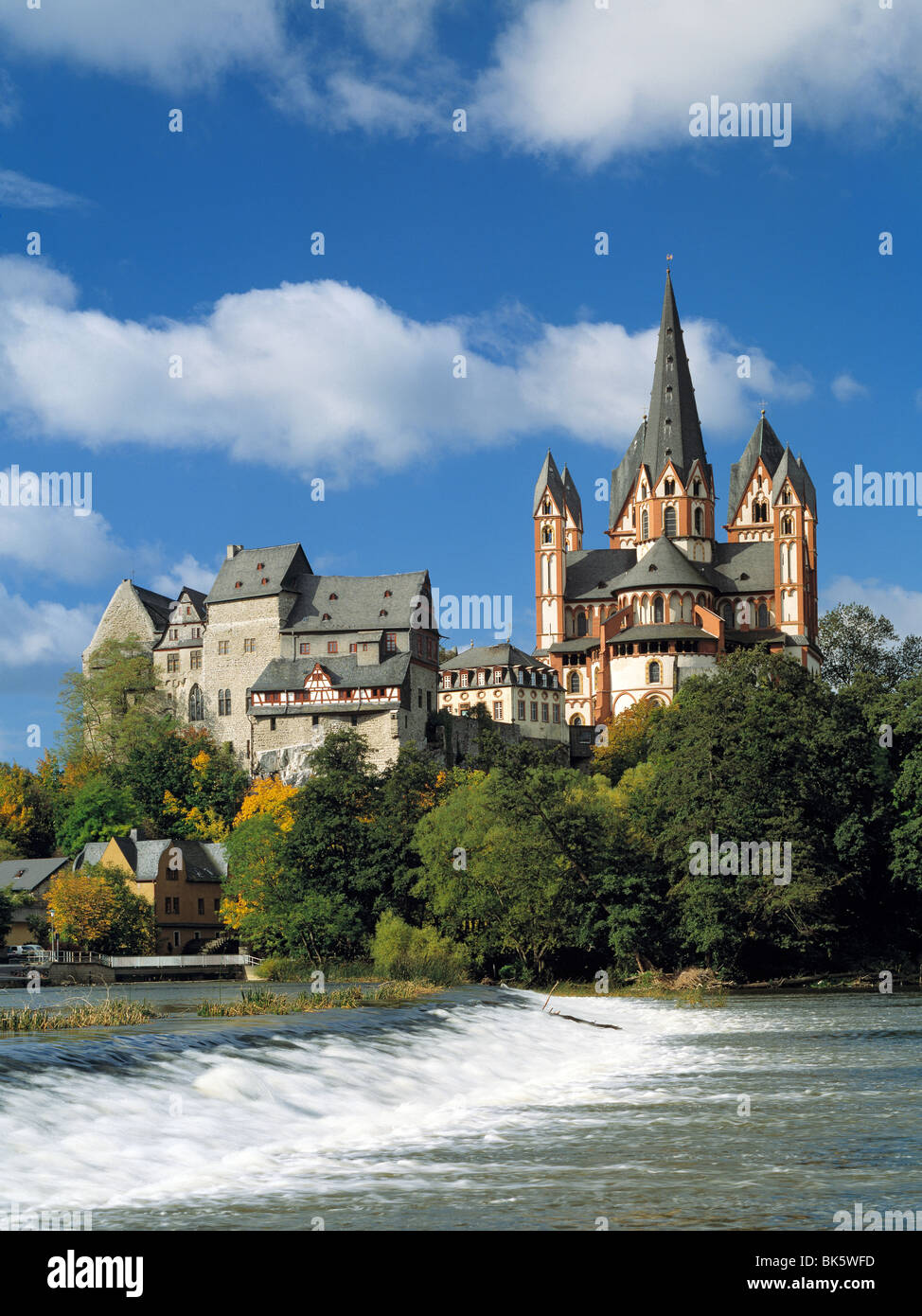 Lahnlandschaft, Burg und Limburger Dom in Limburg an der Lahn, Lahntal ...