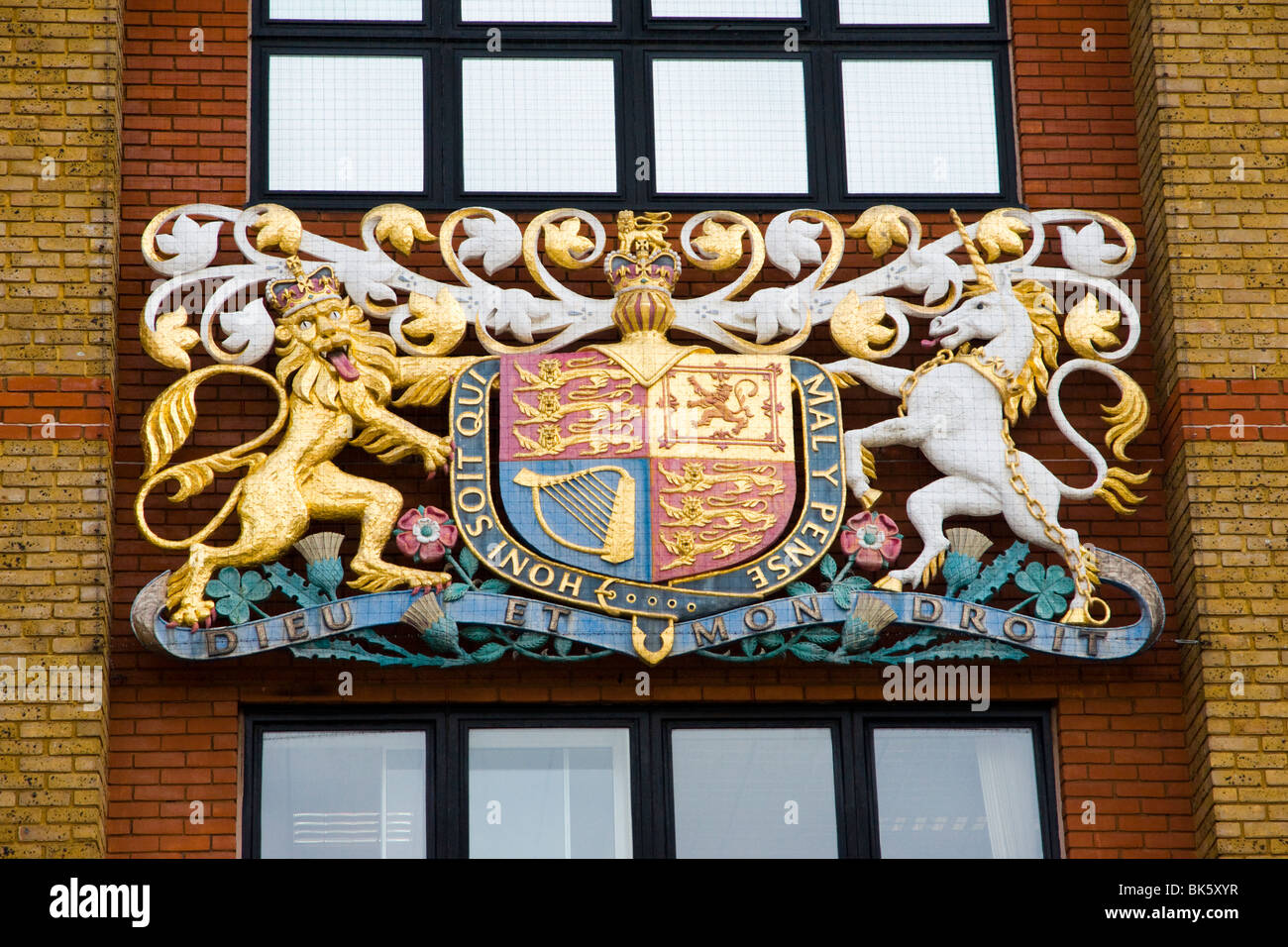 Crown Court Sign / Coat of Arms / Dieu Et Mon Droit, St. Albans, UK Stock Photo