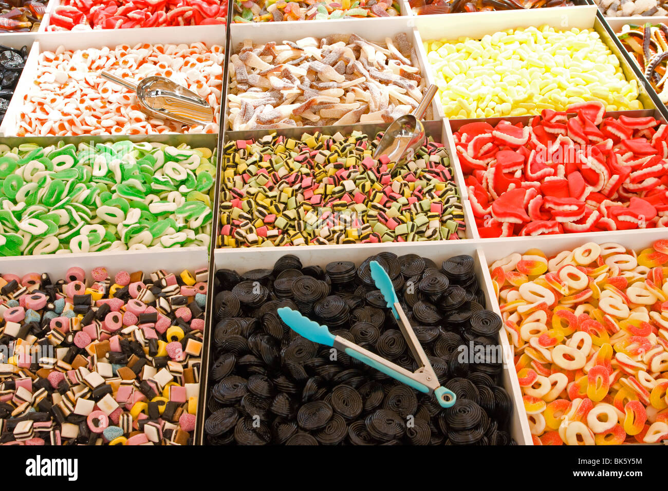 Trays of sweets hi-res stock photography and images - Alamy