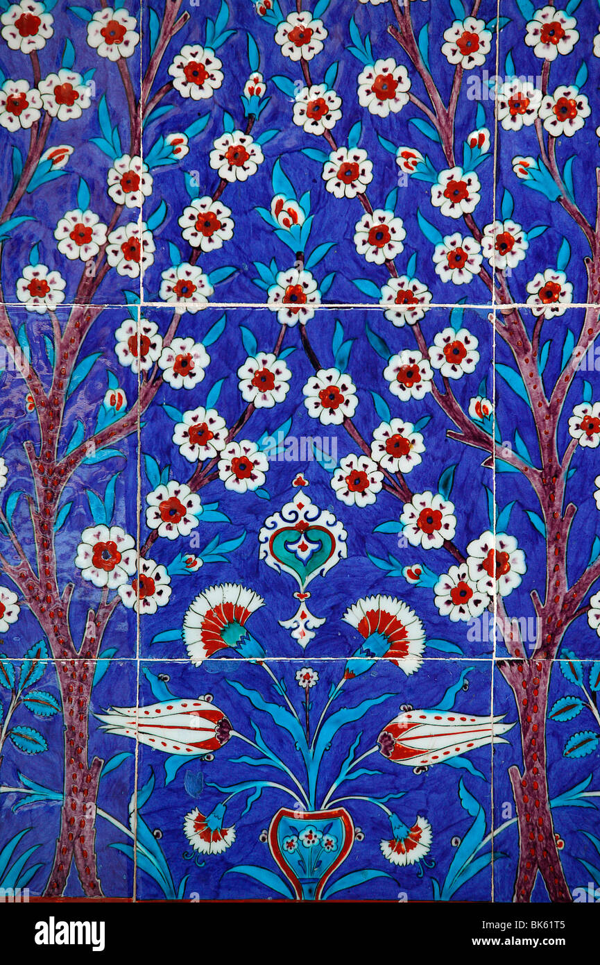 Iznik tiles hi-res stock photography and images - Alamy