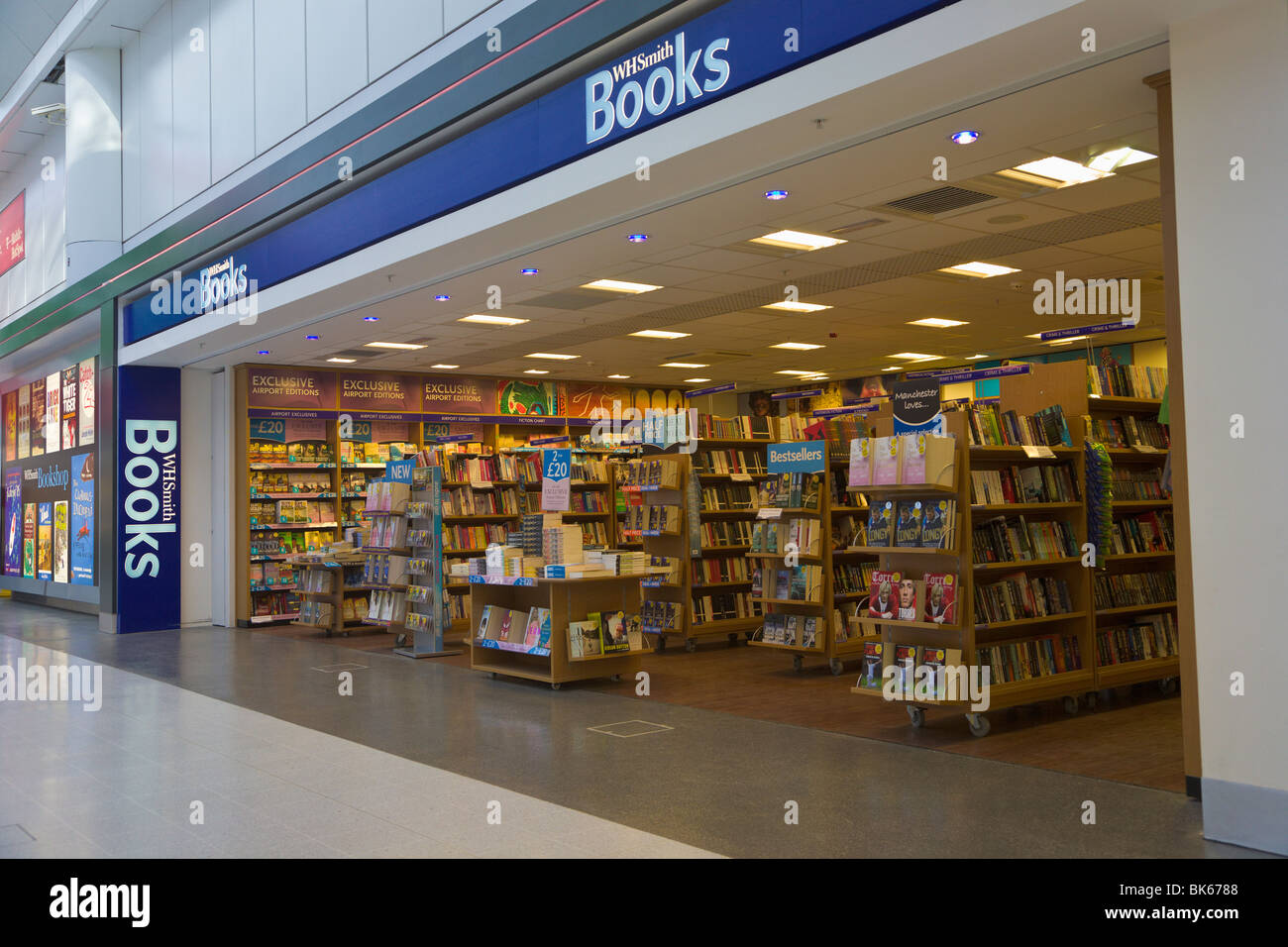 'W H Smith' Bookshop, Manchester Airport, Manchester, England Stock Photo