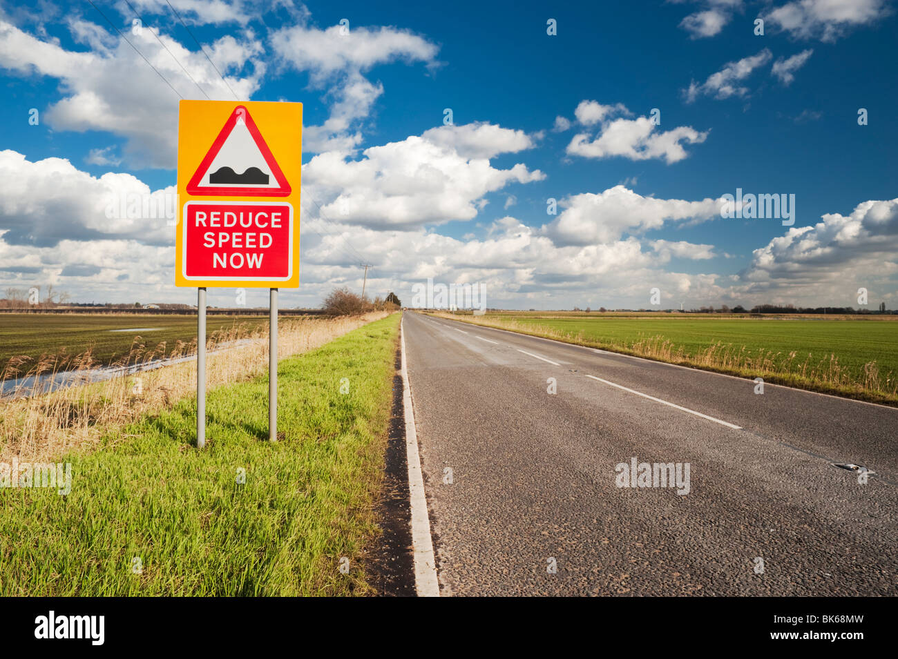 Uneven Road Sign High Resolution Stock Photography and Images Alamy