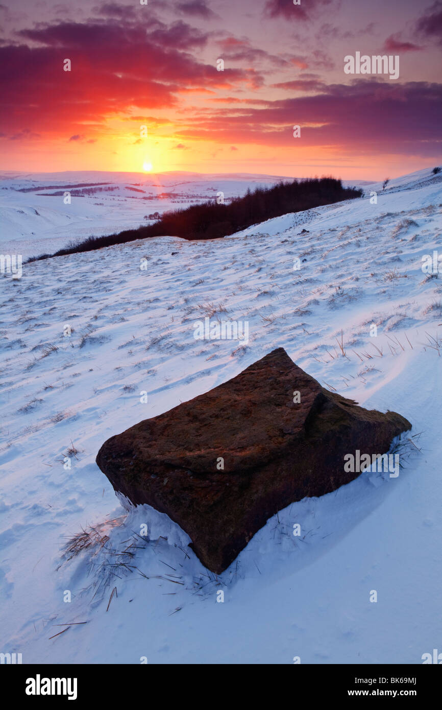 Sunsetting, with a blanket of snow, Mam Tor, Peak District National Park, UK Elgland Stock Photo