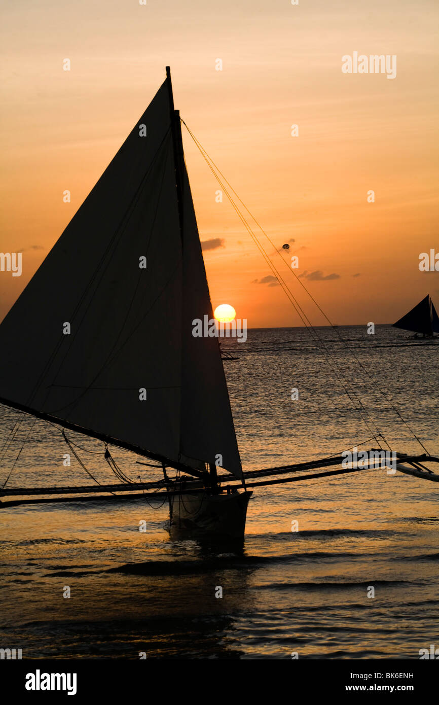 Sail boats sunset boracay hi-res stock photography and images - Alamy