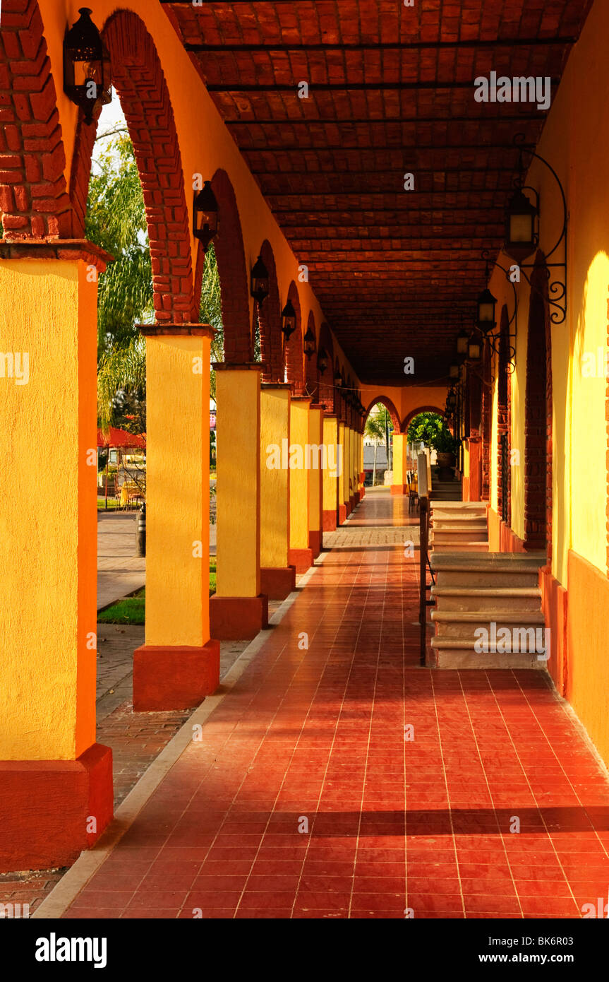Covered sidewalk in Tlaquepaque shopping district in Guadalajara, Jalisco, Mexico Stock Photo