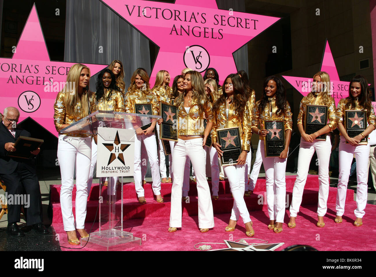 Heidi klum victoria secret hi-res stock photography and images - Alamy