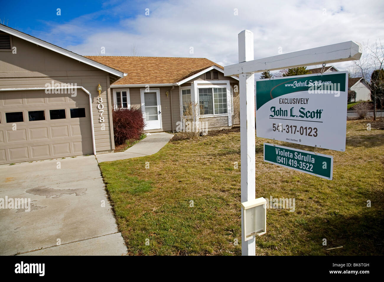 Foreclosed sign hires stock photography and images Alamy