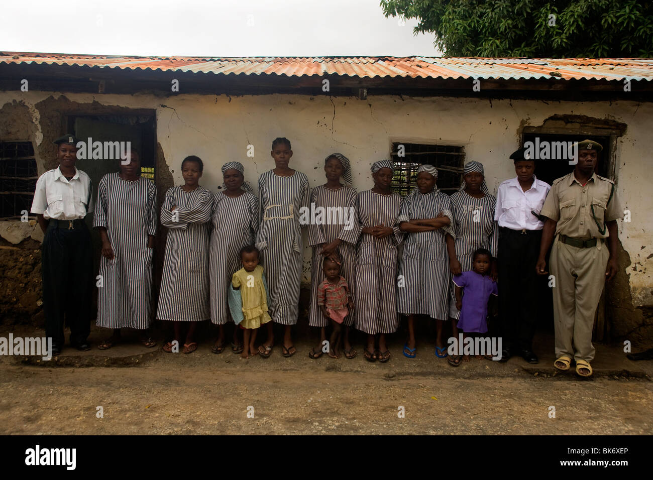 Women prisoners with their children and police officers on their sides pose at aprison on the coast of Kenya on October 15, 2009 Stock Photo