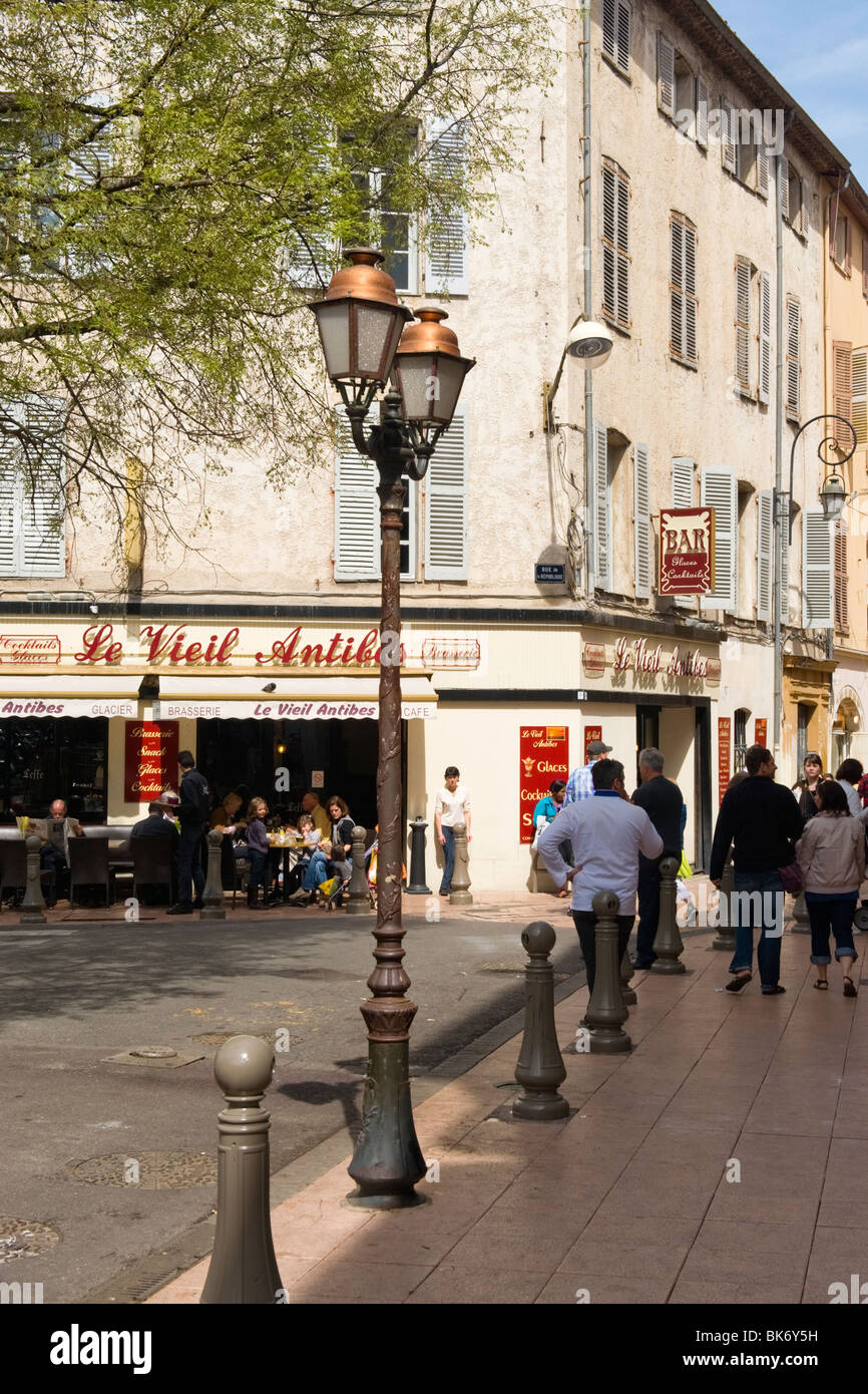 Antibes , Le Vieil Antibes brasserie , cafe , glacier , gelateria , bistro & bar in square with pedestrians & old style lights Stock Photo