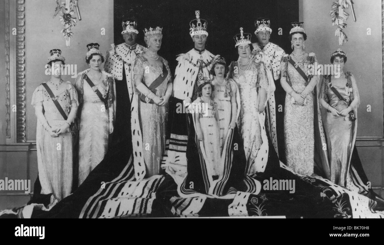 CORONATION OF KING GEORGE VI in 1936 - the Royal party in the Thjrone Room at Buckingham Palace Stock Photo