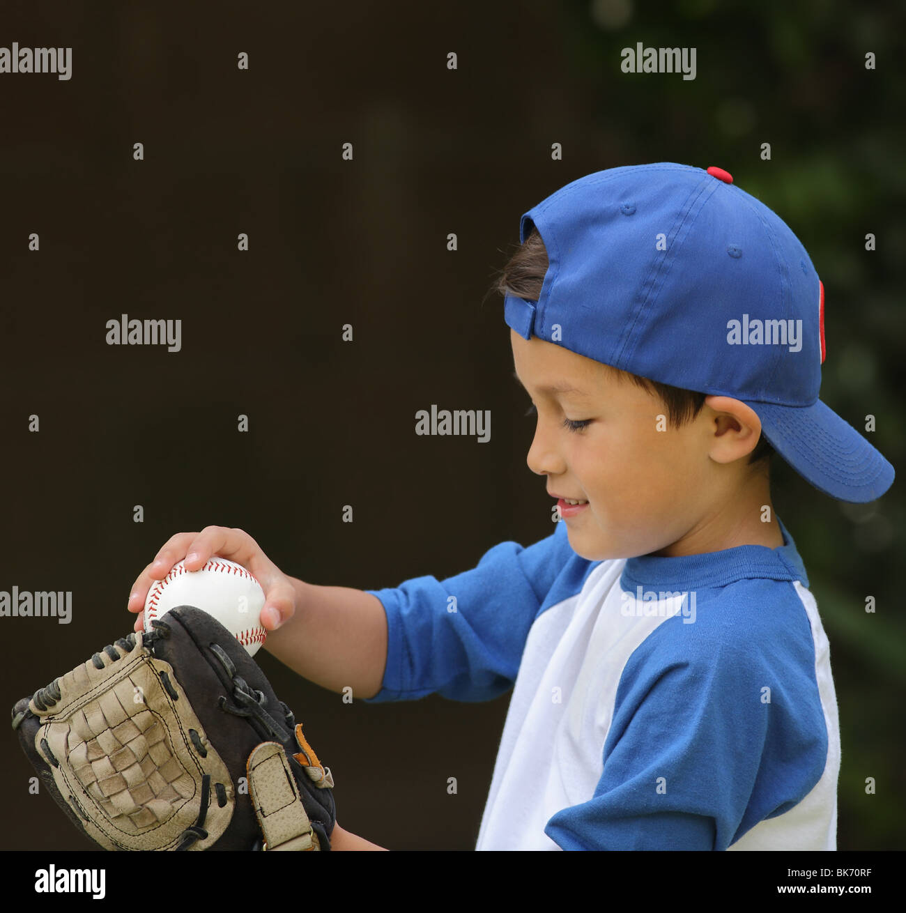 Little boy wearing baseball cap hires stock photography and images Alamy