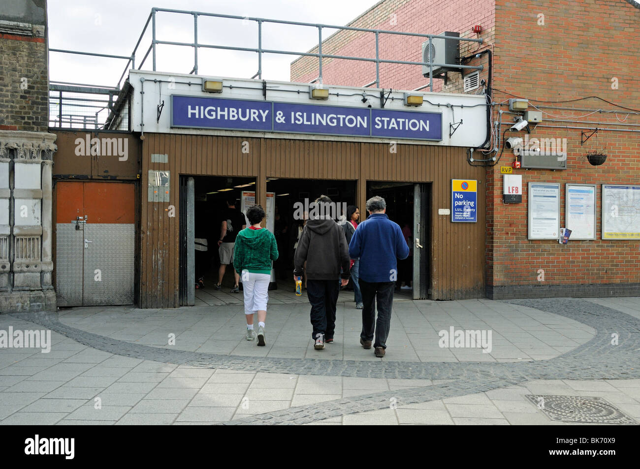 Highbury and islington tube station hires stock photography and images
