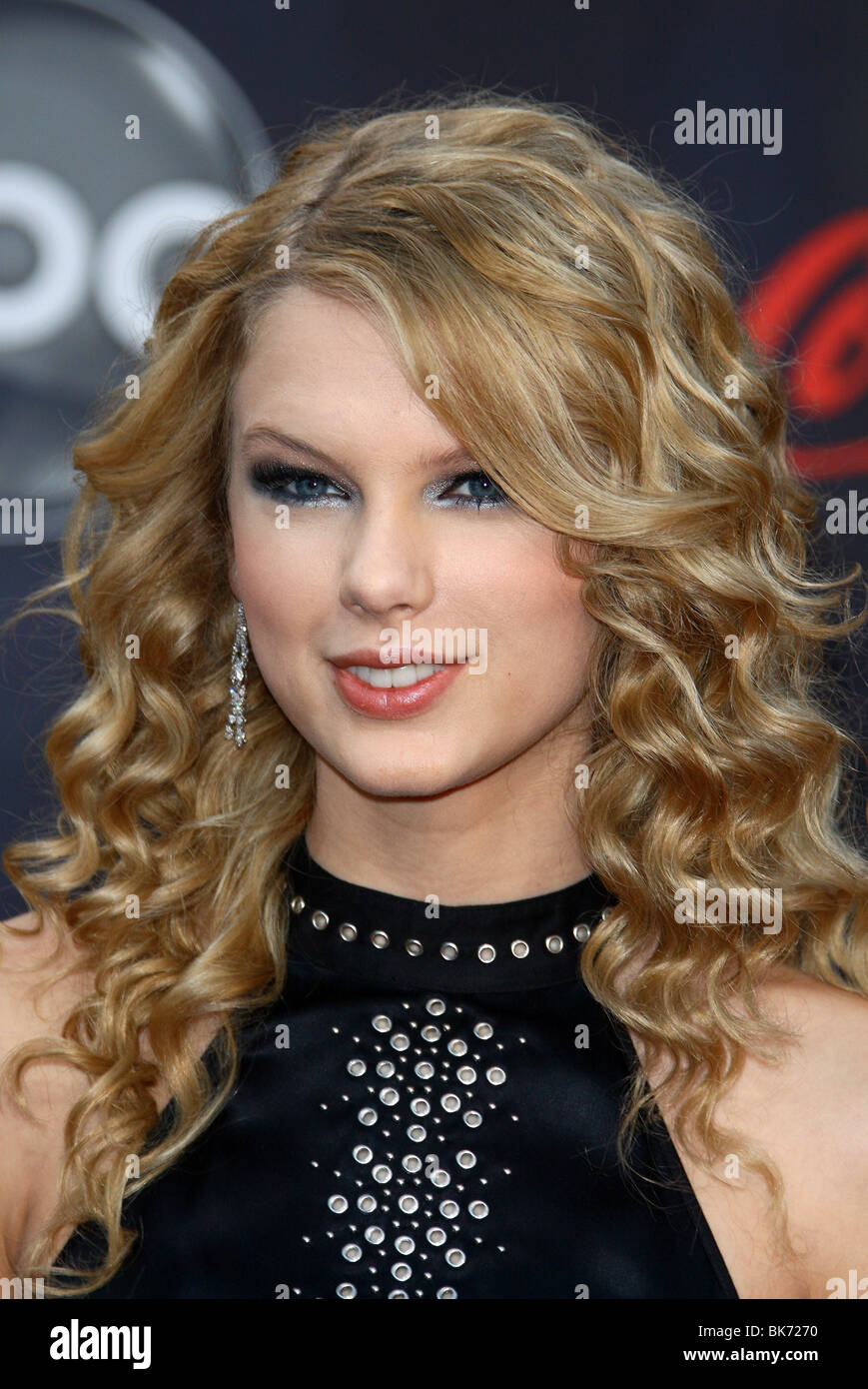 Taylor swift 13 hand hi-res stock photography and images - Alamy