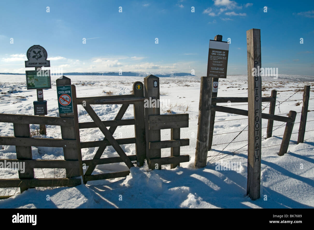 Signs and gate where the Pennine Way crosses the A57 Snake Pass road, Peak District, Derbyshire, England, UK Stock Photo
