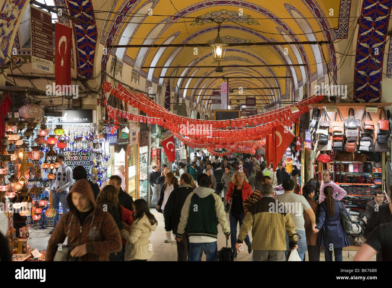 Shoppers in istanbul turkey hi-res stock photography and images