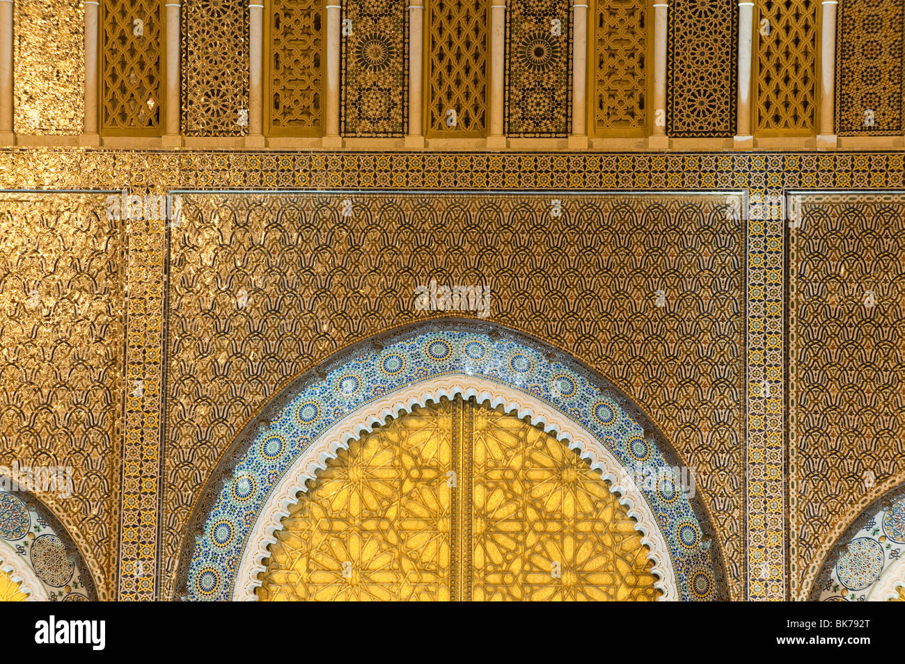 Gate Of Royal Palace Hi res Stock Photography And Images Alamy gate-of-royal-palace-hi-res-stock-photography-and-images-alamy